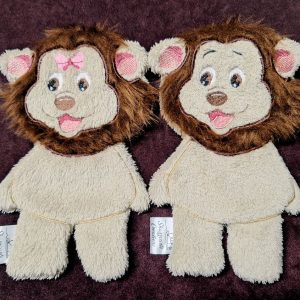 Lion chubby 2 to a hoop 7.5x11 - ITHWL