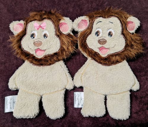 Lion chubby 2 to a hoop 7.5x11 - ITHWL