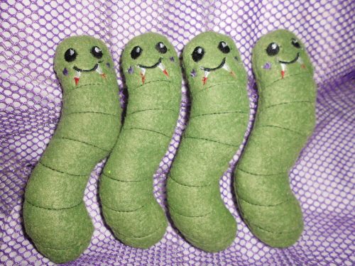 Halloween Worry worm 4 to a hoop 6x10 - ITHWL
